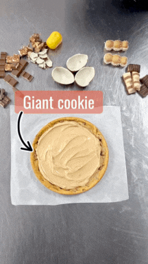 LOADED Kinder 1KG Cookie